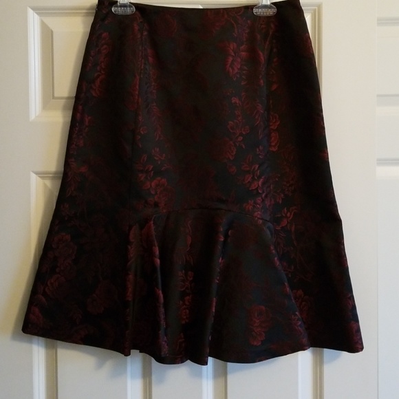 Ann Taylor Red & Black Flared Jaquard Skirt (8) - Picture 5 of 5
